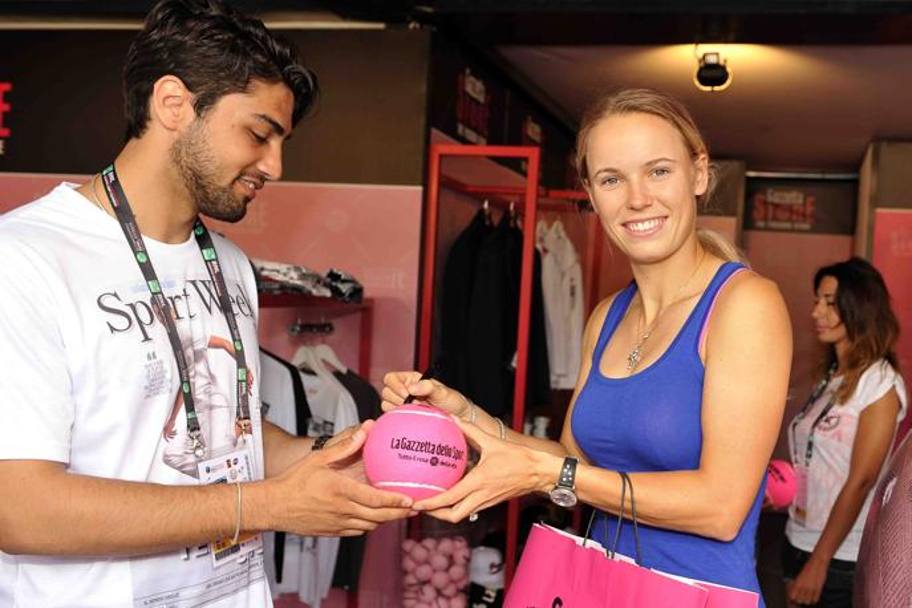 Anche Caroline Wozniacki, 23 anni, ha fatto visita al Gazza Store degli Internazionali di Roma